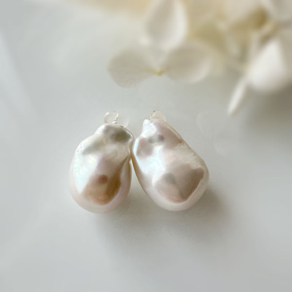 petit oyster baroque  pearl  nudeピアス イヤリング - hikari pearl.
