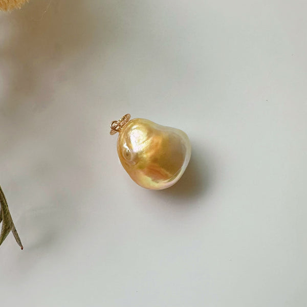 一点もの South Sea pearl goldgradation pendanttop ネックレス