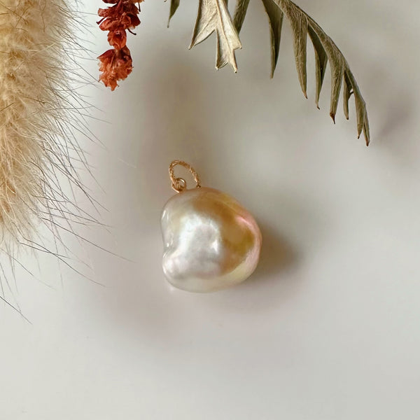 一点もの South Sea pearl goldgradation pendanttop ネックレス