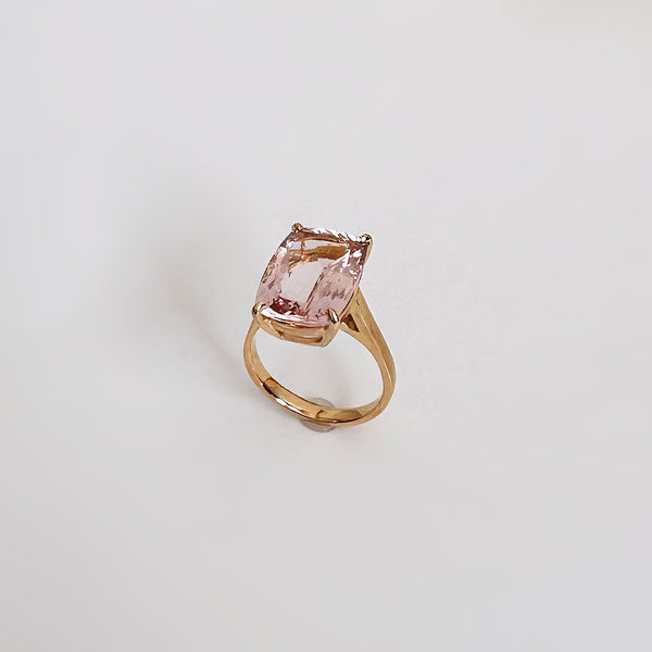 k18 morganite 5.03ct ring