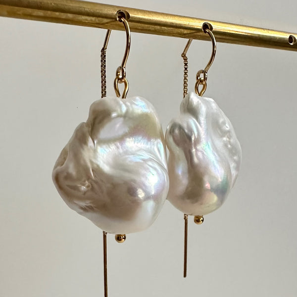 No.11 oyster baroque long chain hook wedding ピアス - hikari pearl.