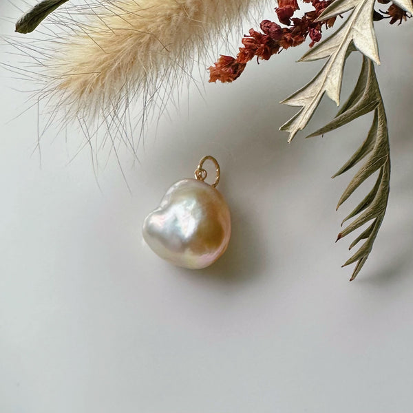 一点もの South Sea pearl goldgradation pendanttop ネックレス