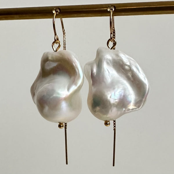 No.11 oyster baroque long chain hook wedding ピアス - hikari pearl.