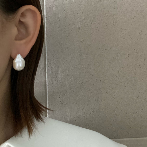 petit oyster baroque  pearl  nudeピアス イヤリング - hikari pearl.