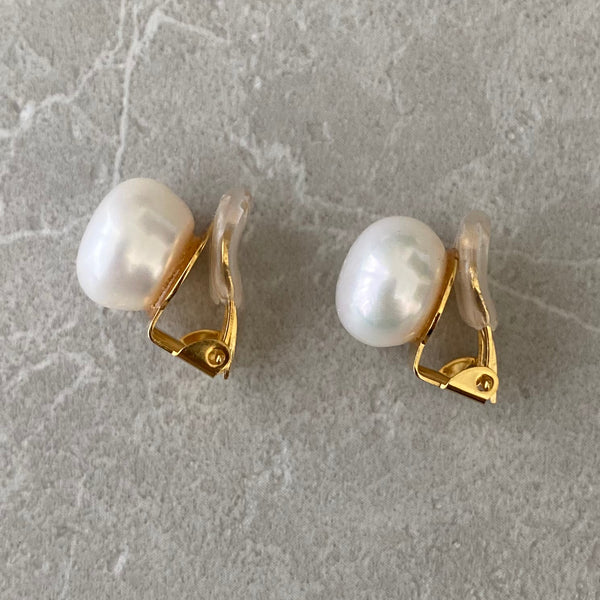 Fresh water button  pearl 11mm イヤリング - hikari pearl.