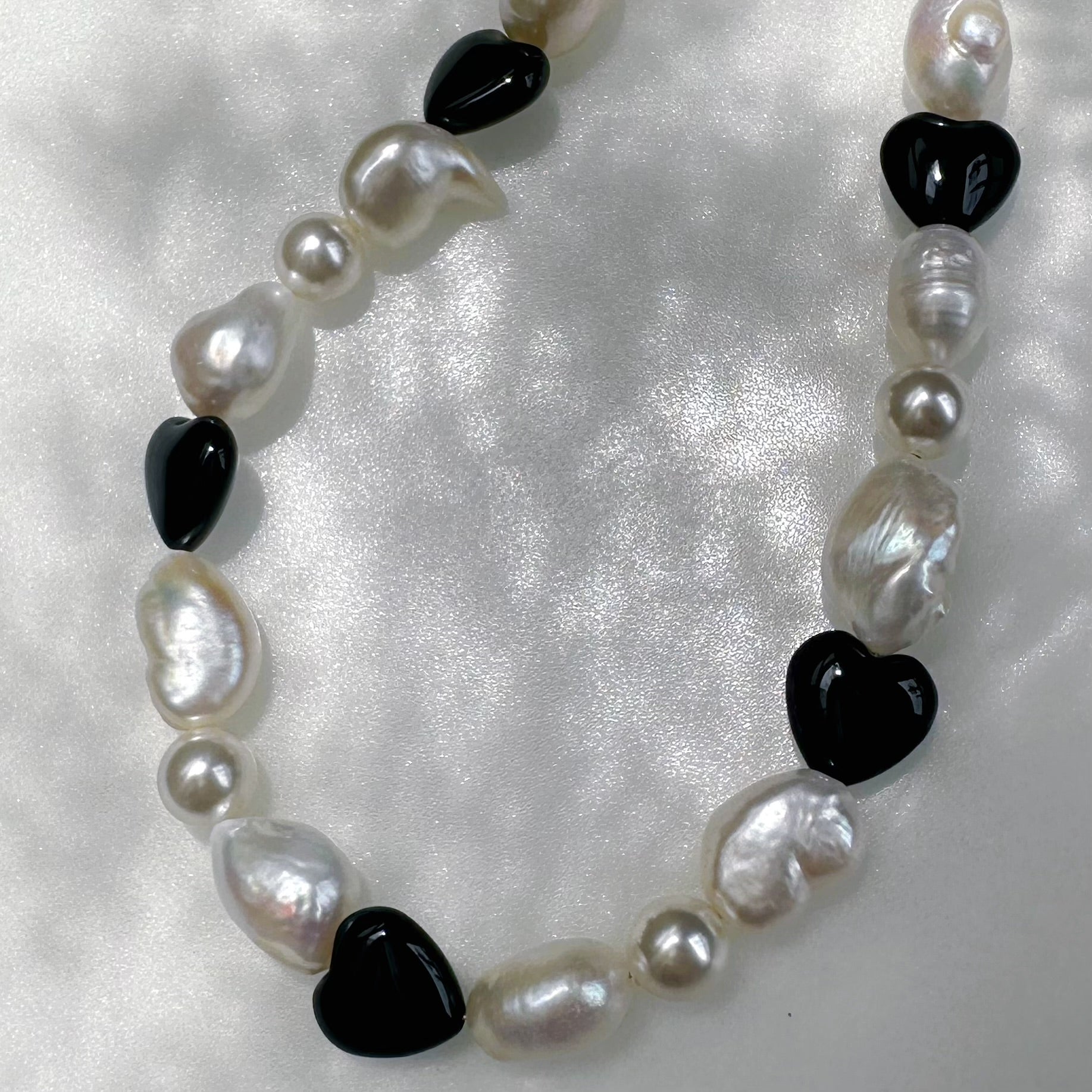 "anemone アネモネ" バロックパール　オニキス　スマホストラップ - hikari pearl.