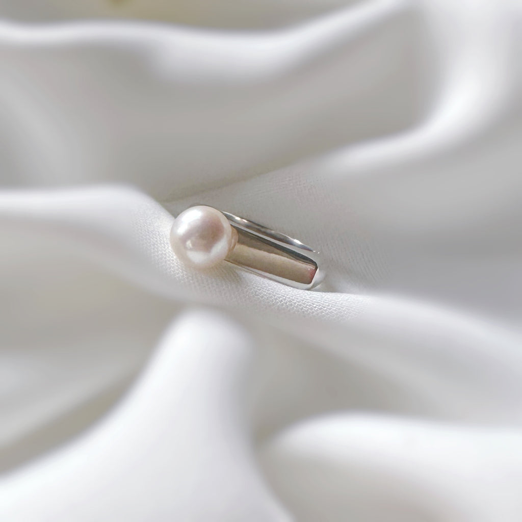 Flat octagon pearl ring