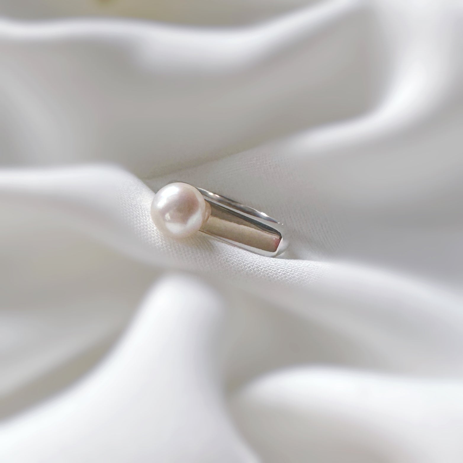 Flat octagon pearl ring