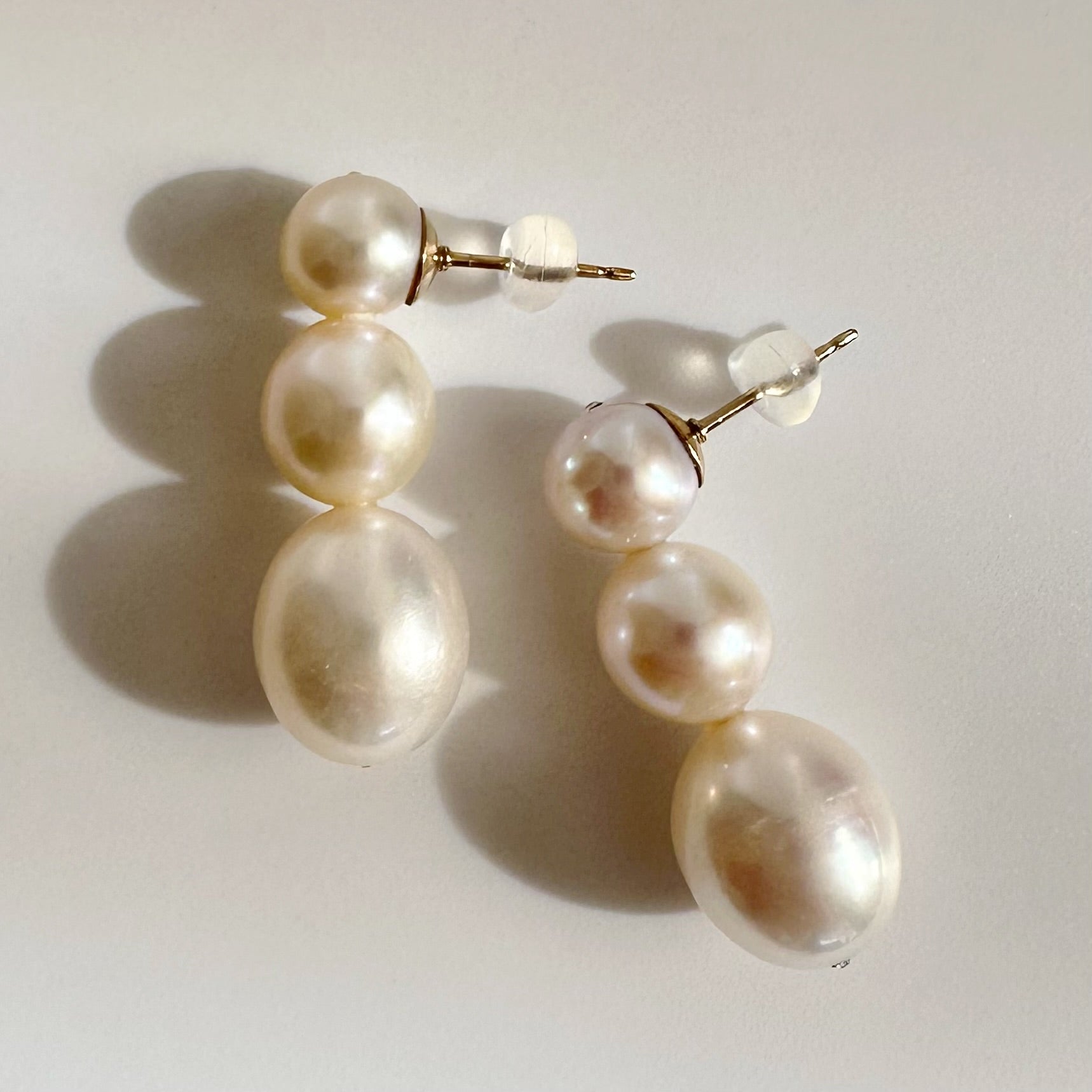一点もの　3 egg  pearl  ピアス - hikari pearl.