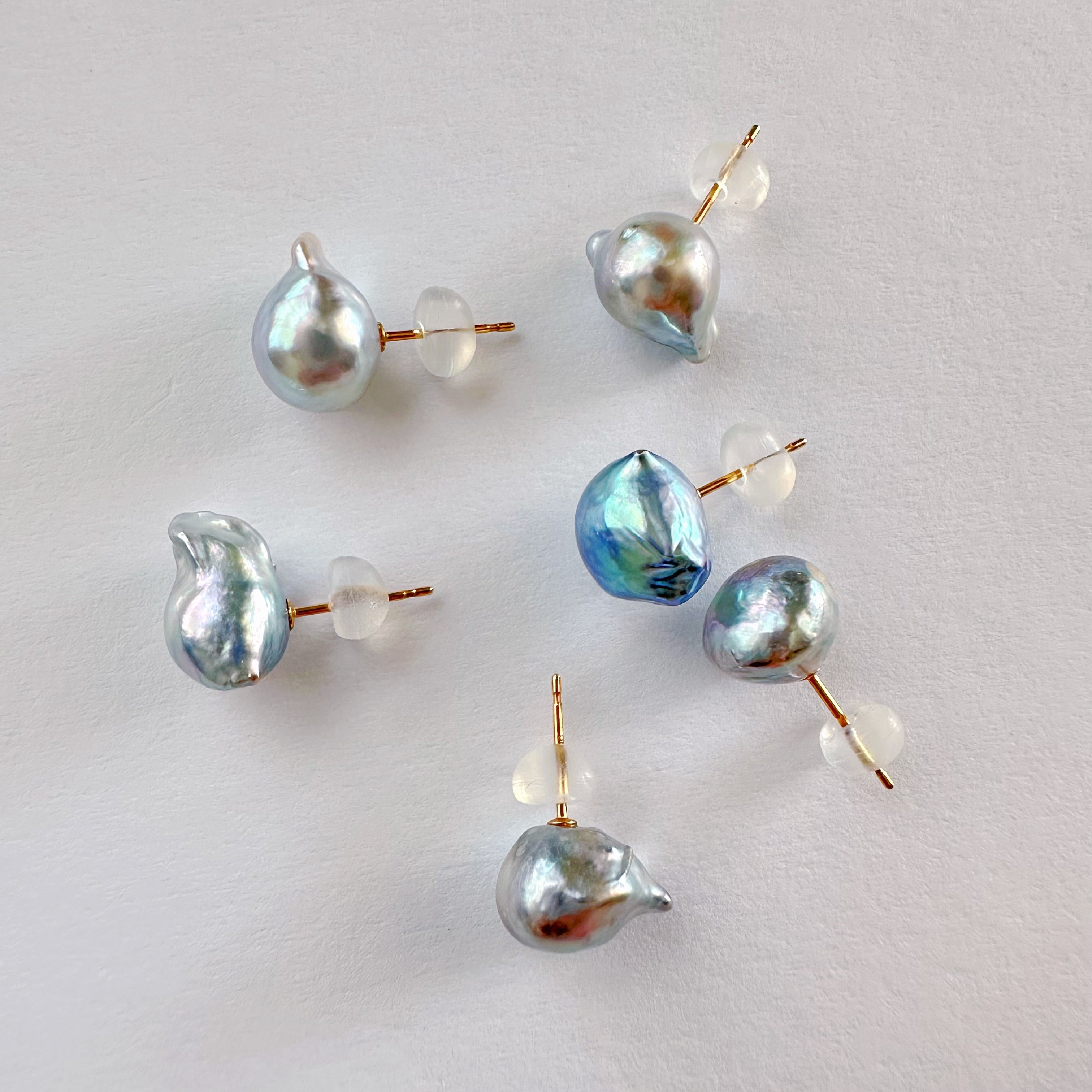 "Veil of Blue ヴェイルオブブルー" ナチュラルブルーアコヤ　一粒　ピアス　k10 一点もの - hikari pearl.