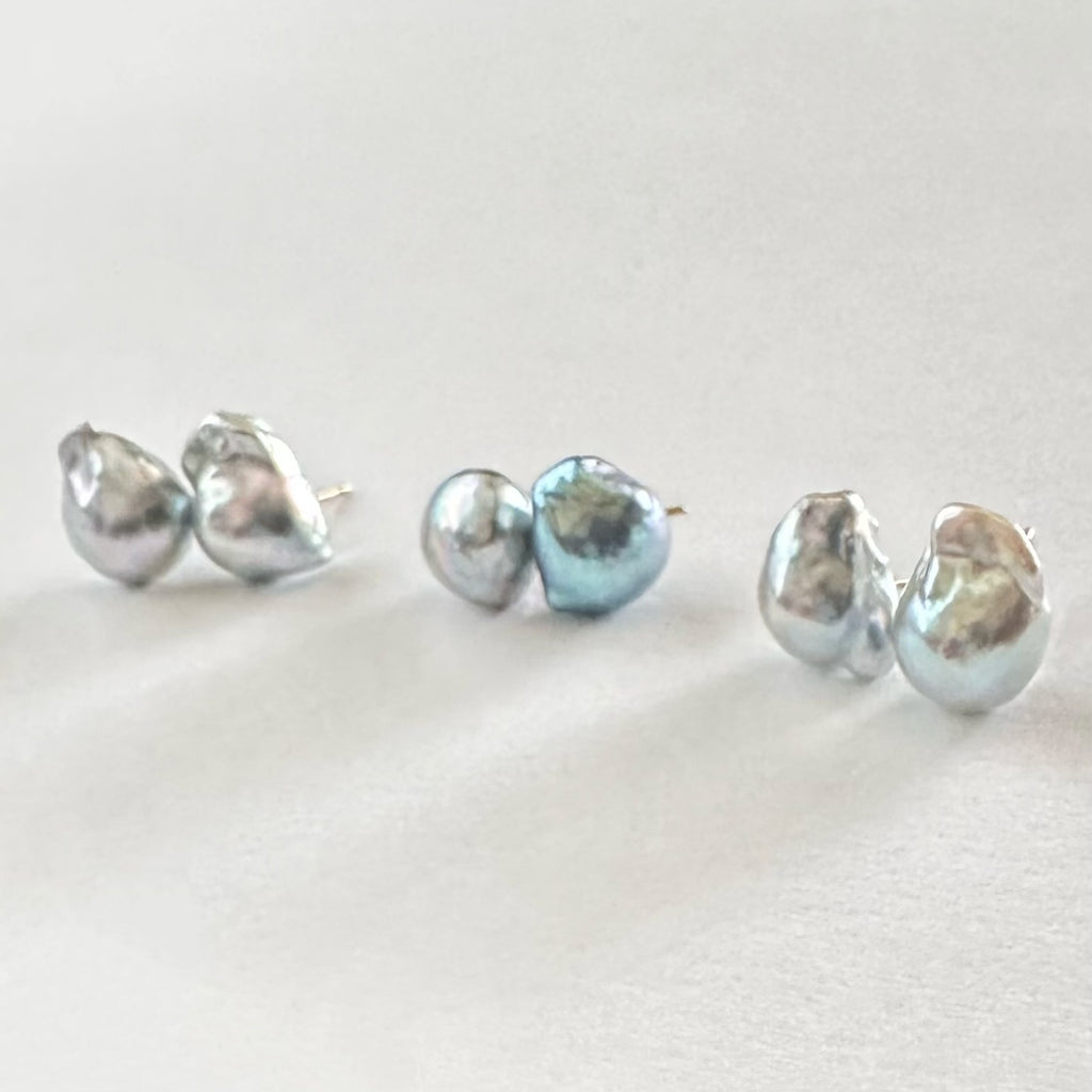 "Veil of Blue ヴェイルオブブルー" ナチュラルブルーアコヤ　一粒　ピアス　k10 一点もの - hikari pearl.