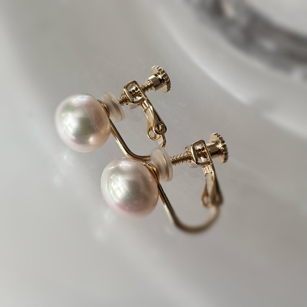 Fresh water button  9.5mm pearl nudeピアス - hikari pearl.