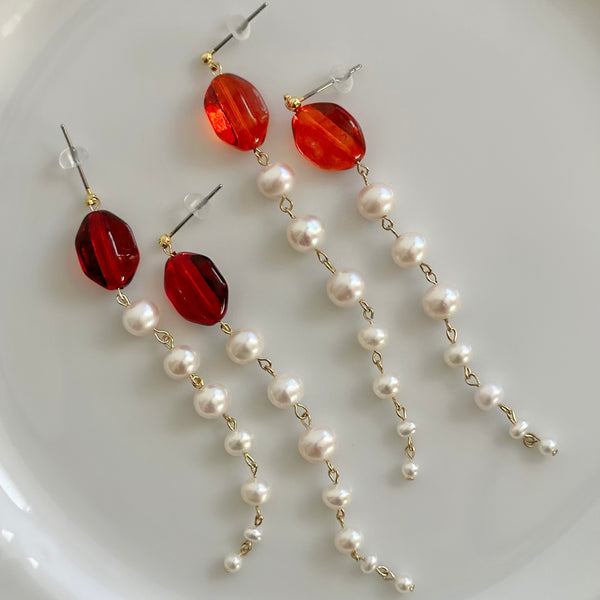Pearl gradation long earrings, winered orange