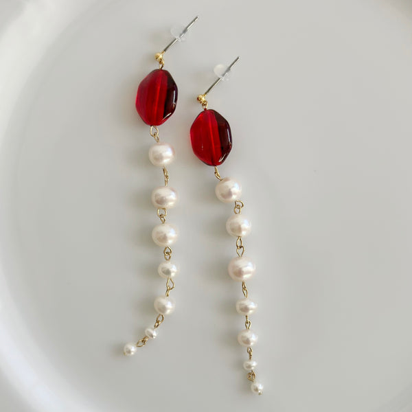 Pearl gradation long earrings, winered orange