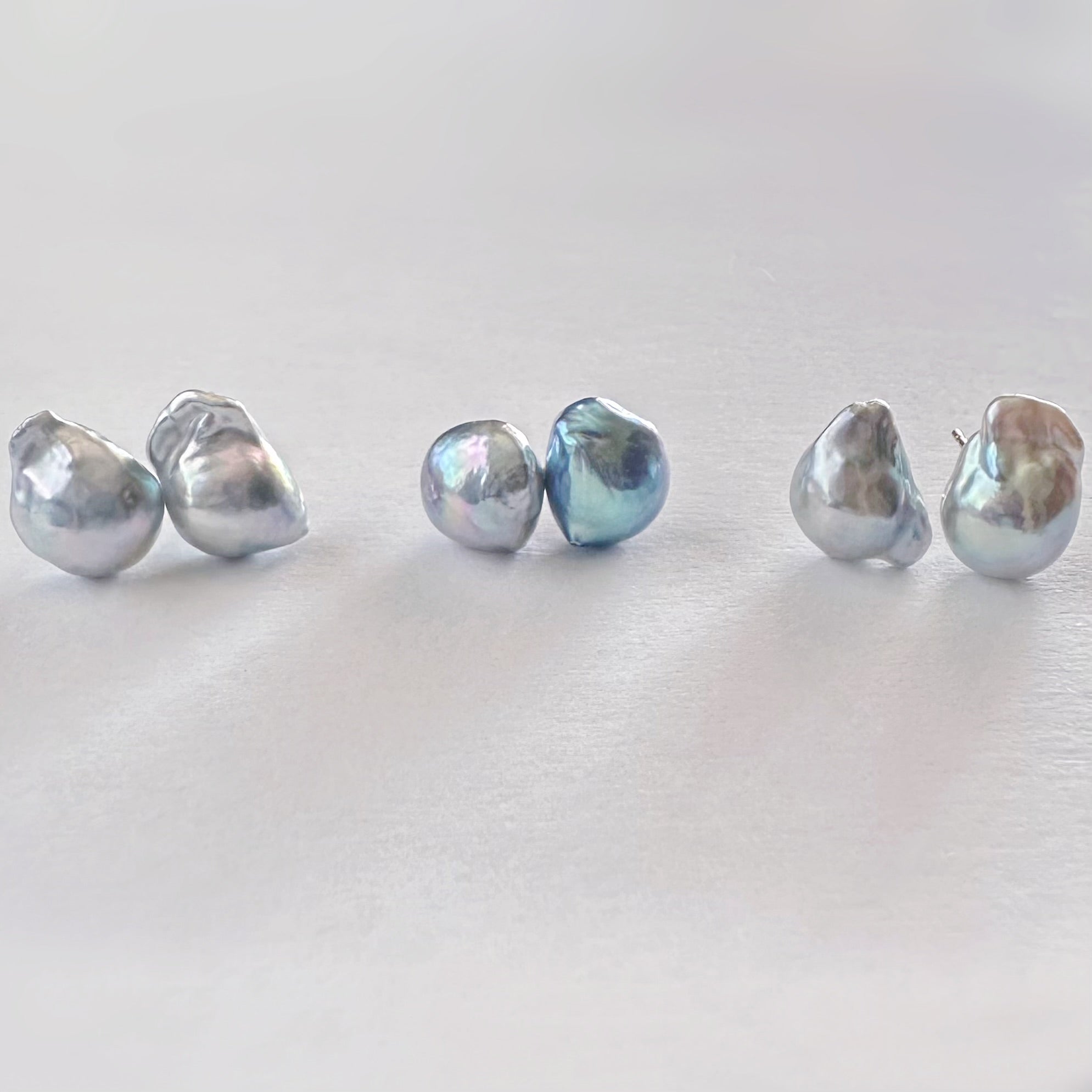 "Veil of Blue ヴェイルオブブルー" ナチュラルブルーアコヤ　一粒　ピアス　k10 一点もの - hikari pearl.