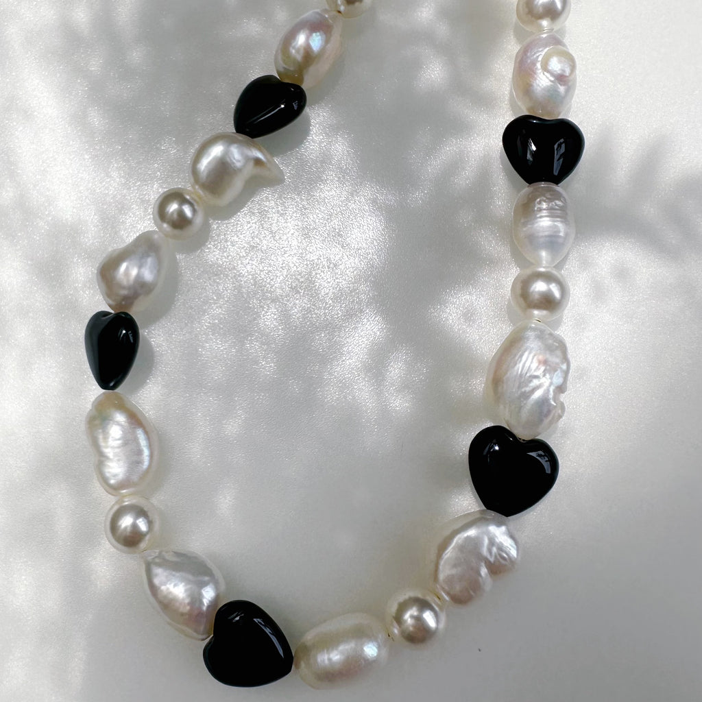 "anemone アネモネ" バロックパール　オニキス　スマホストラップ - hikari pearl.