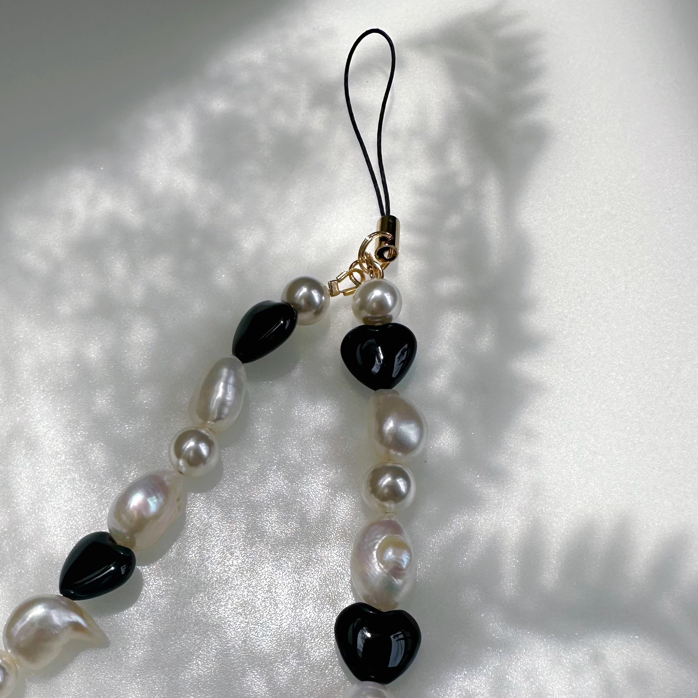 "anemone アネモネ" バロックパール　オニキス　スマホストラップ - hikari pearl.