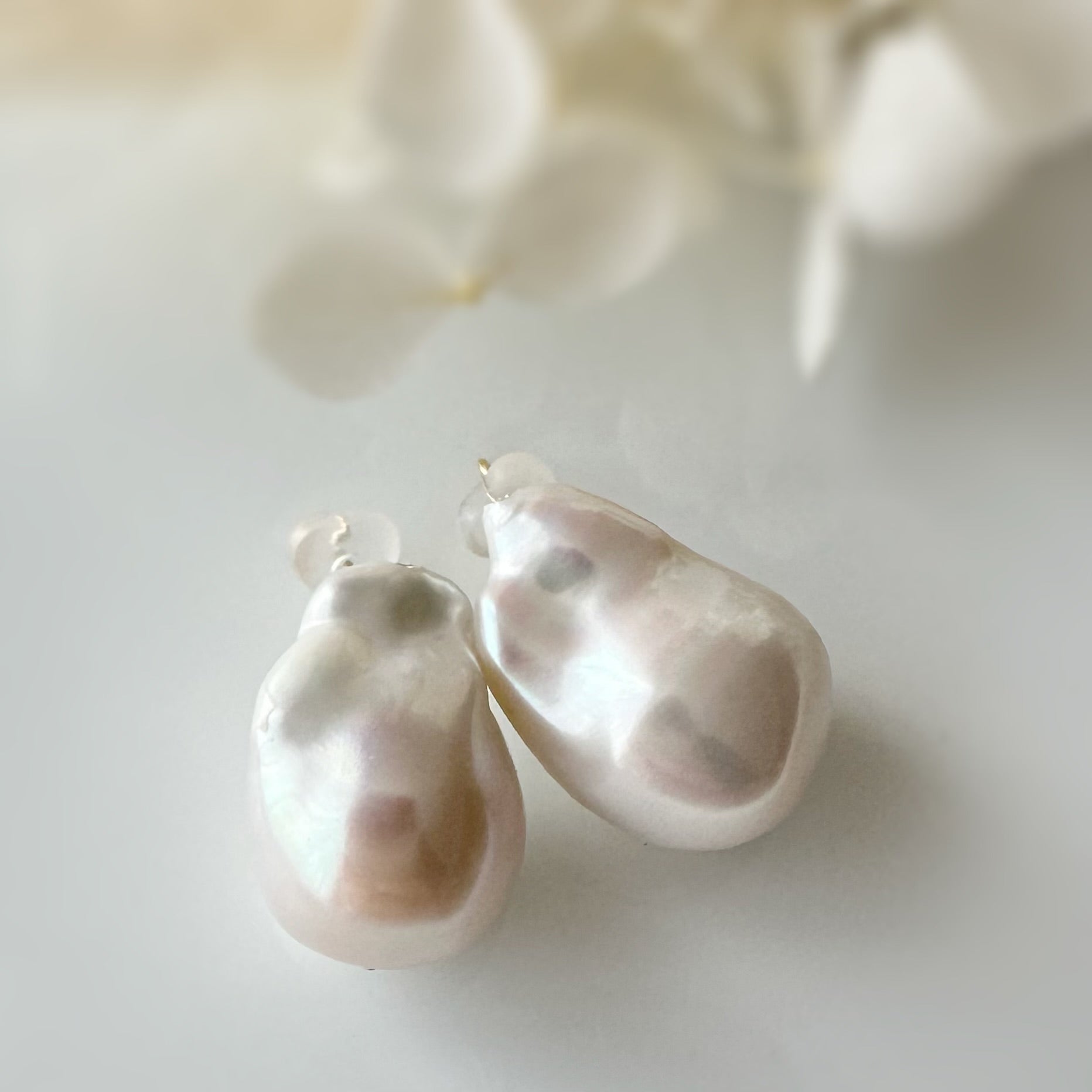 petit oyster baroque  pearl  nudeピアス　イヤリング - hikari pearl.