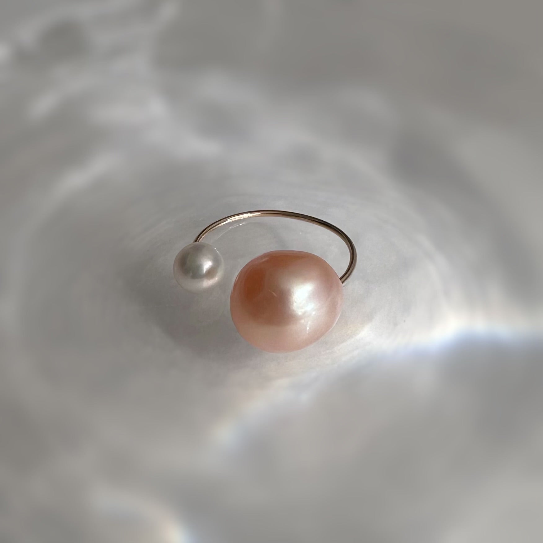 14kgf  natural color & white   Fresh water イヤーカフ - hikari pearl.