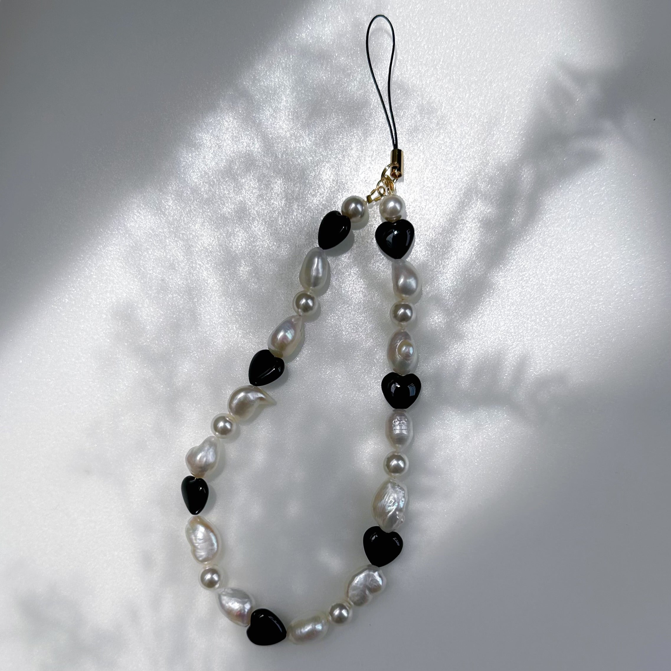 "anemone アネモネ" バロックパール　オニキス　スマホストラップ - hikari pearl.