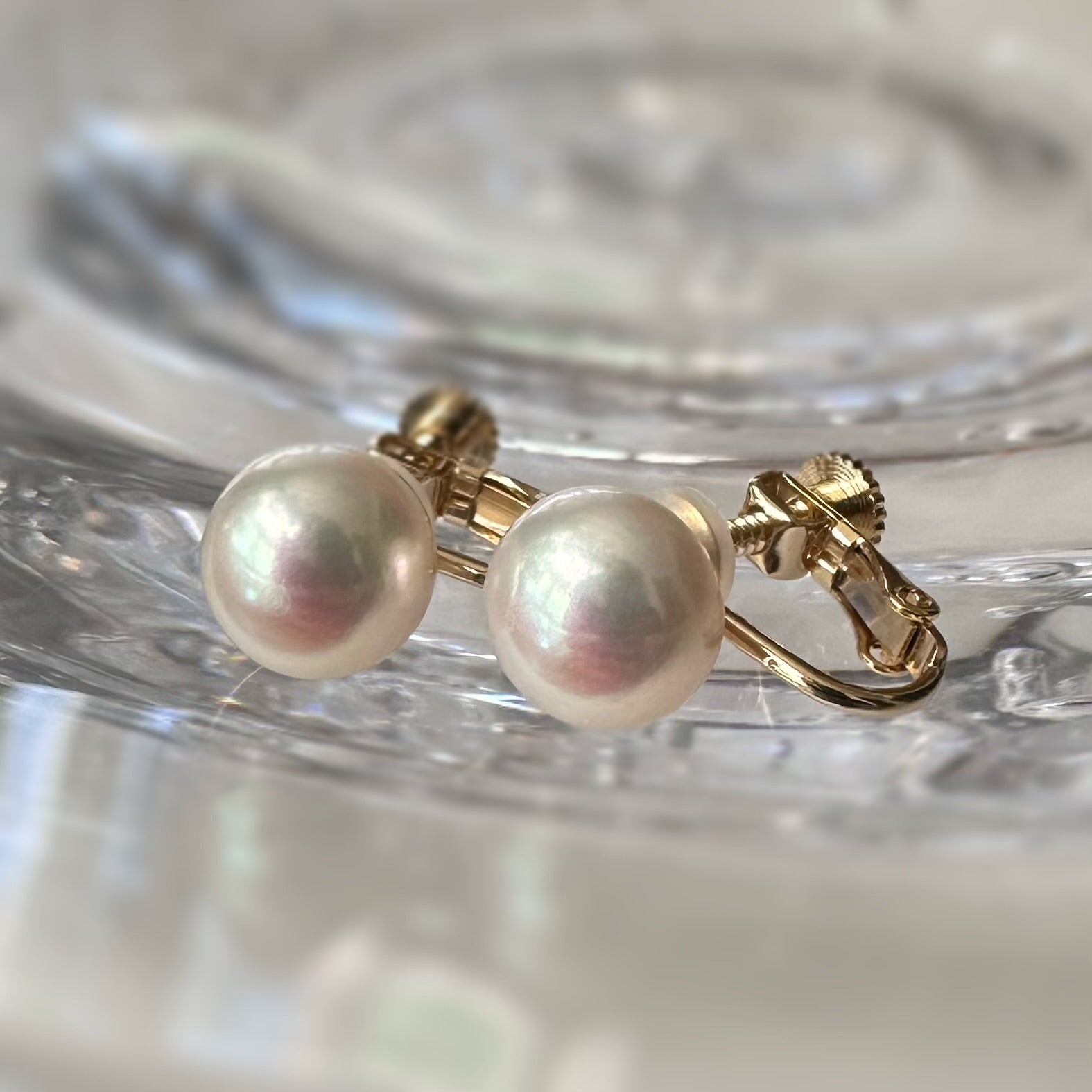 Fresh water button  9.5mm pearl nudeピアス - hikari pearl.