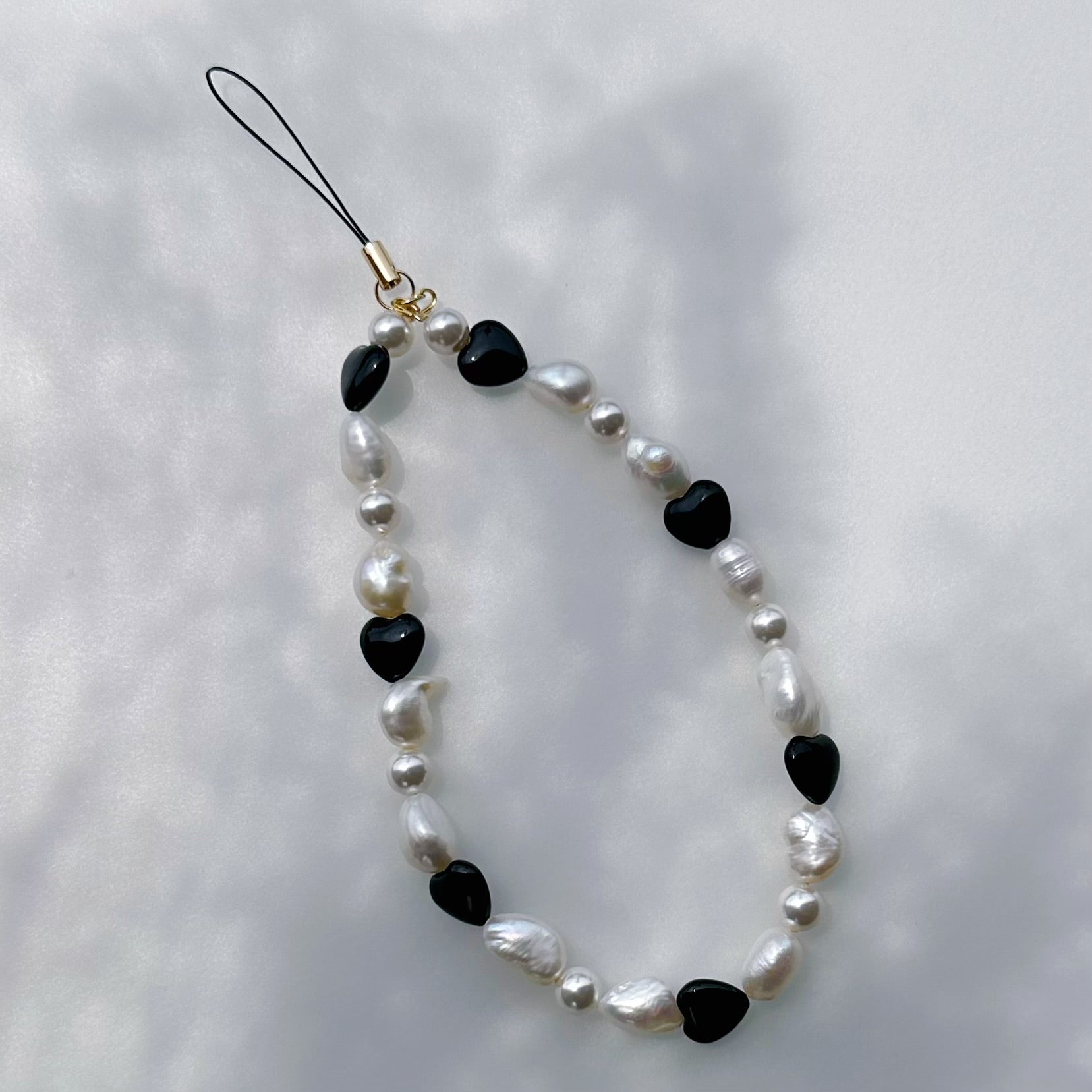 "anemone アネモネ" バロックパール　オニキス　スマホストラップ - hikari pearl.