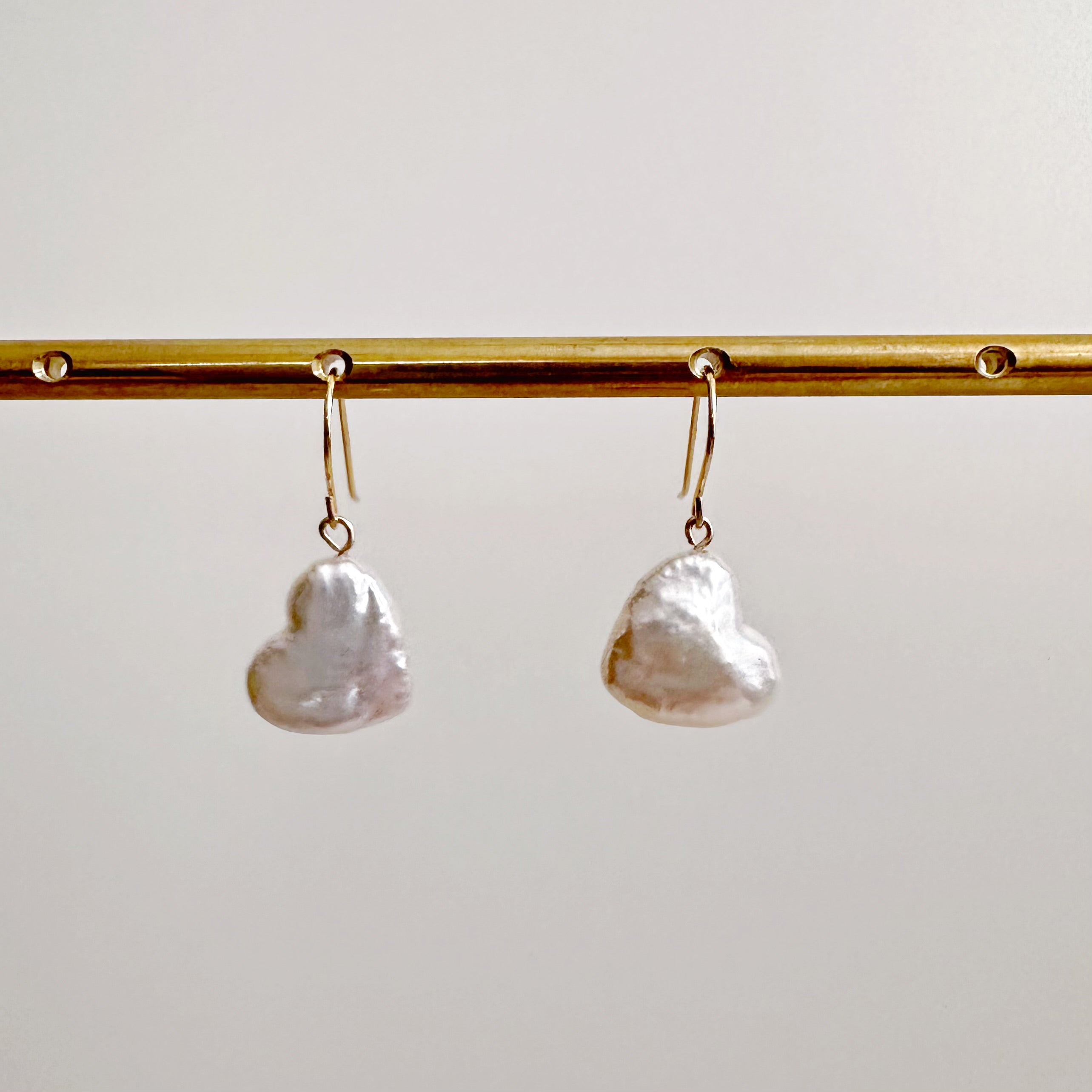 "heart vine ハートバイン" k18 ハート　パール　フックピアス - hikari pearl.