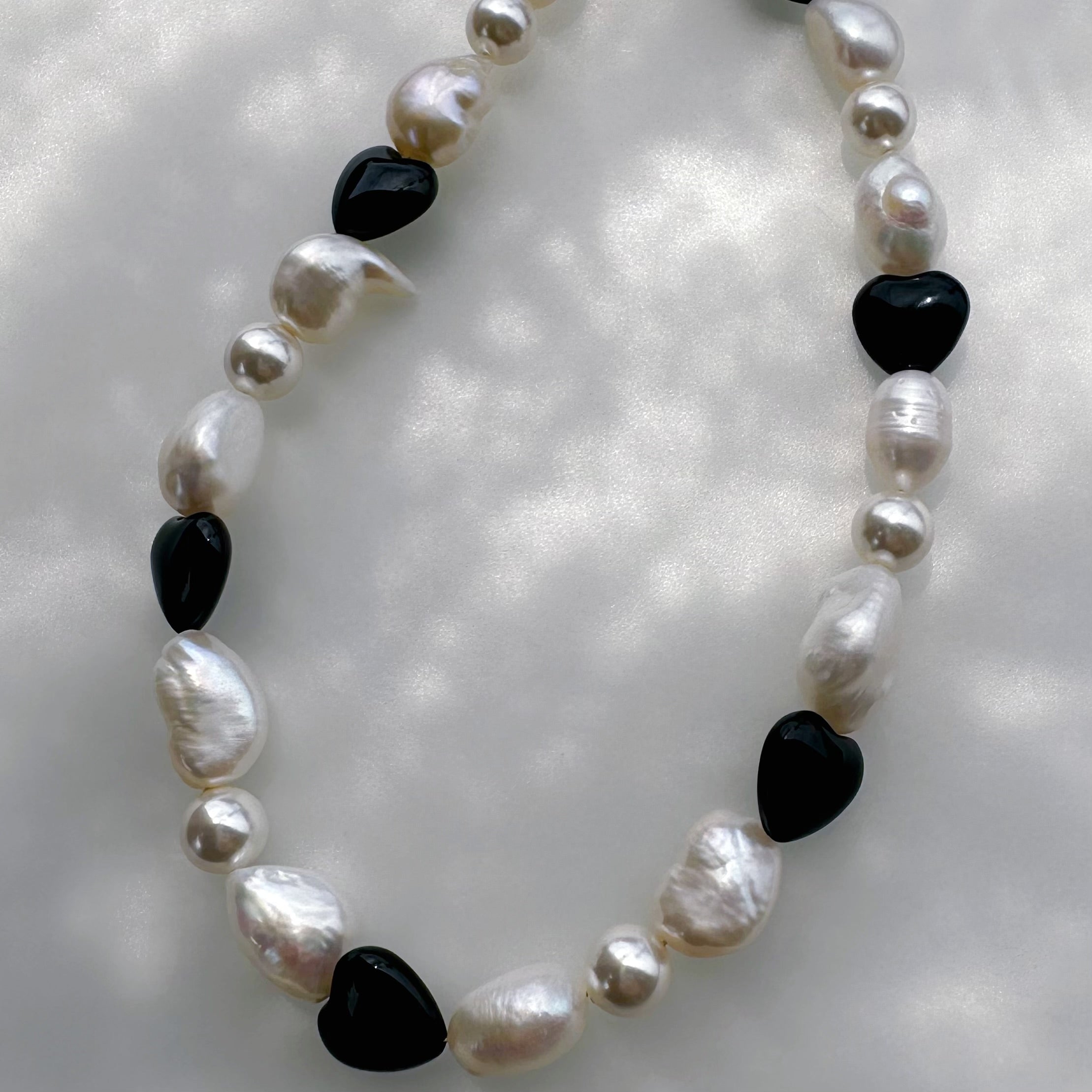 "anemone アネモネ" バロックパール　オニキス　スマホストラップ - hikari pearl.