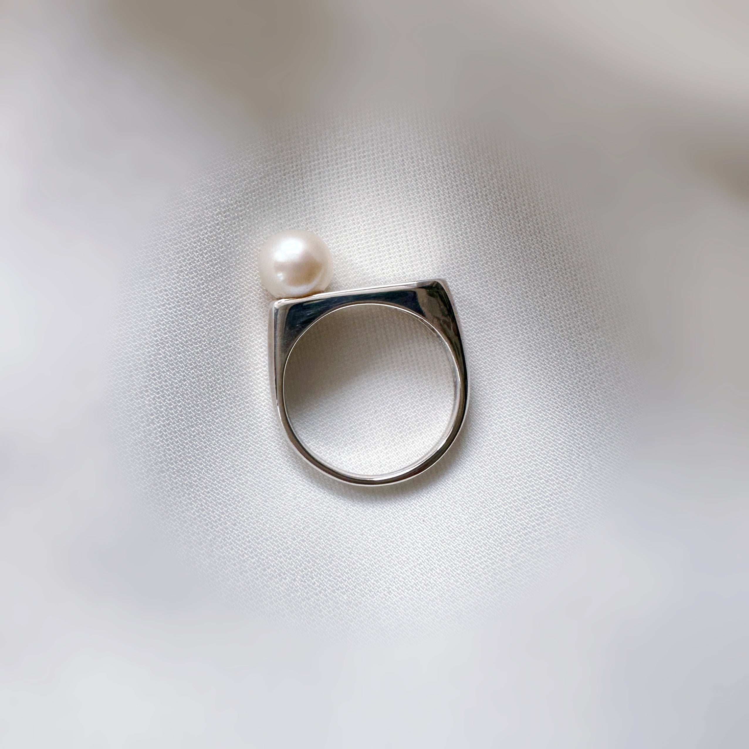 Flat octagon pearl ring