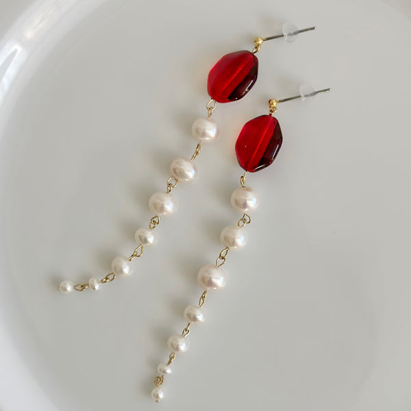 Pearl gradation long earrings, winered orange