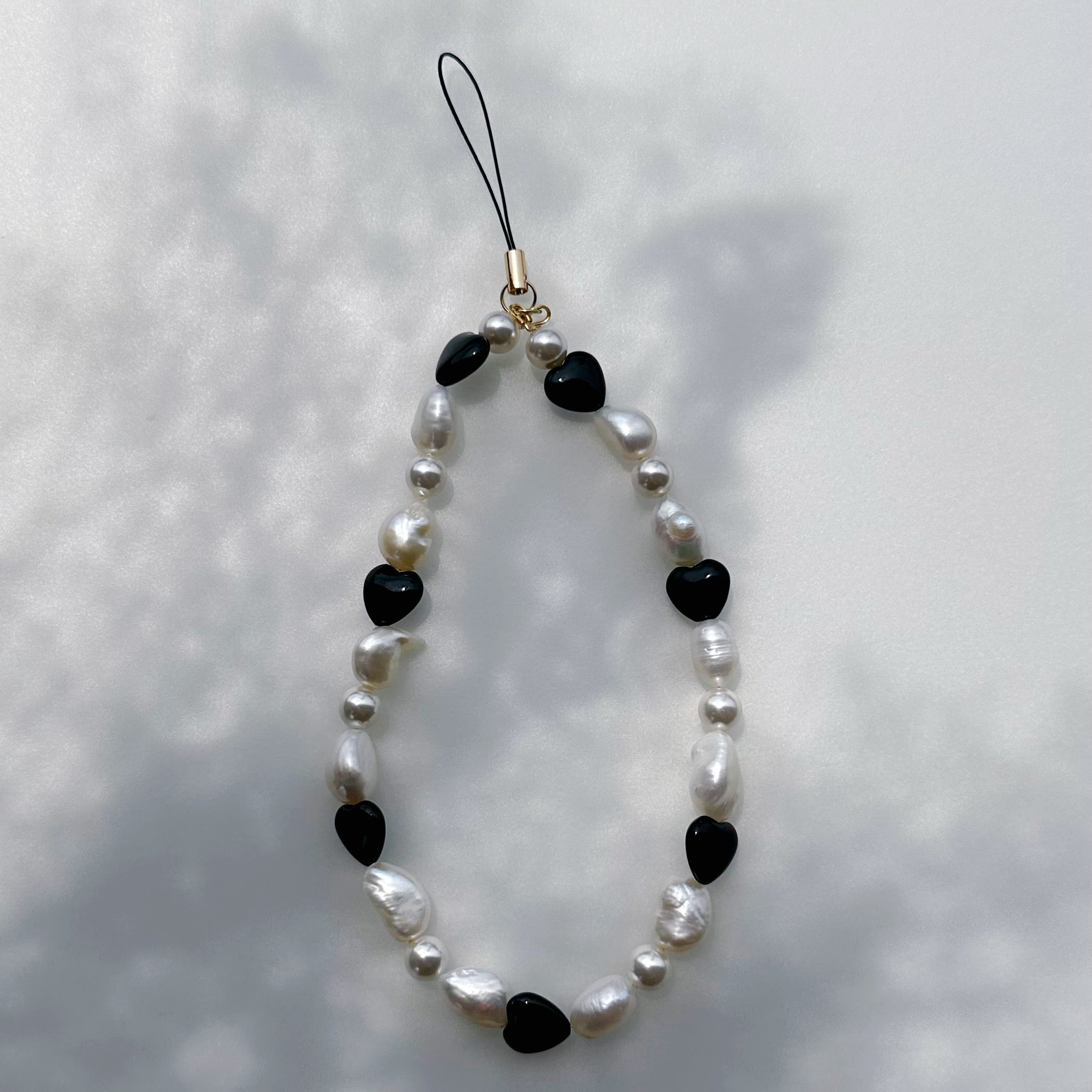 "anemone アネモネ" バロックパール　オニキス　スマホストラップ - hikari pearl.