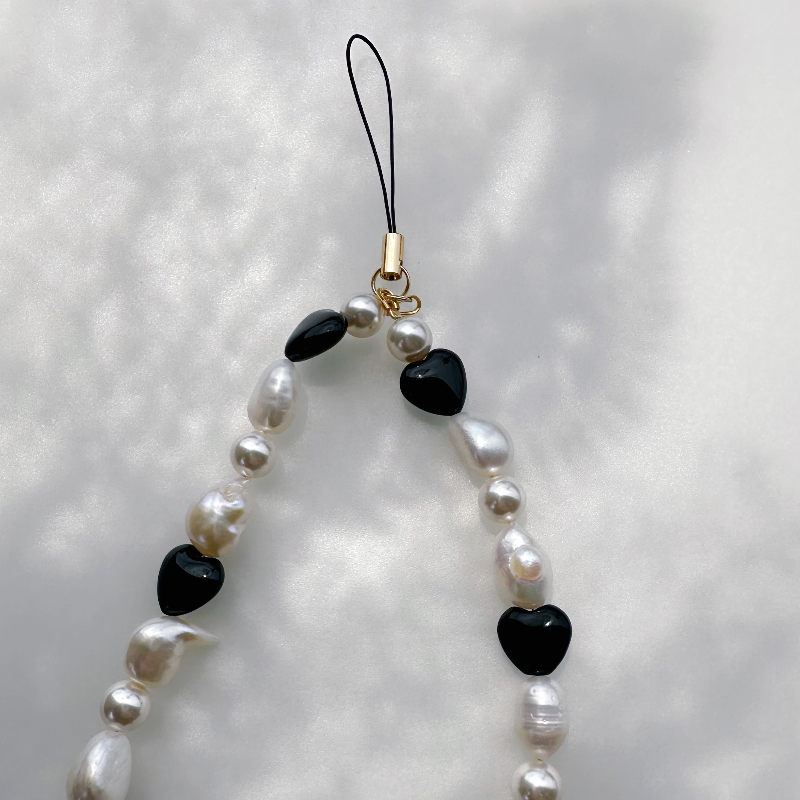 "anemone アネモネ" バロックパール　オニキス　スマホストラップ - hikari pearl.