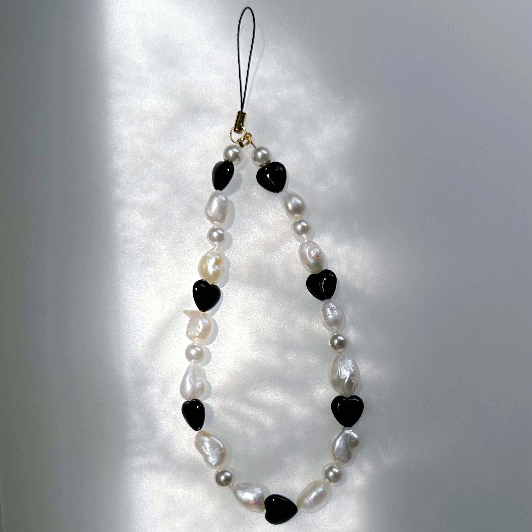 "anemone アネモネ" バロックパール　オニキス　スマホストラップ - hikari pearl.