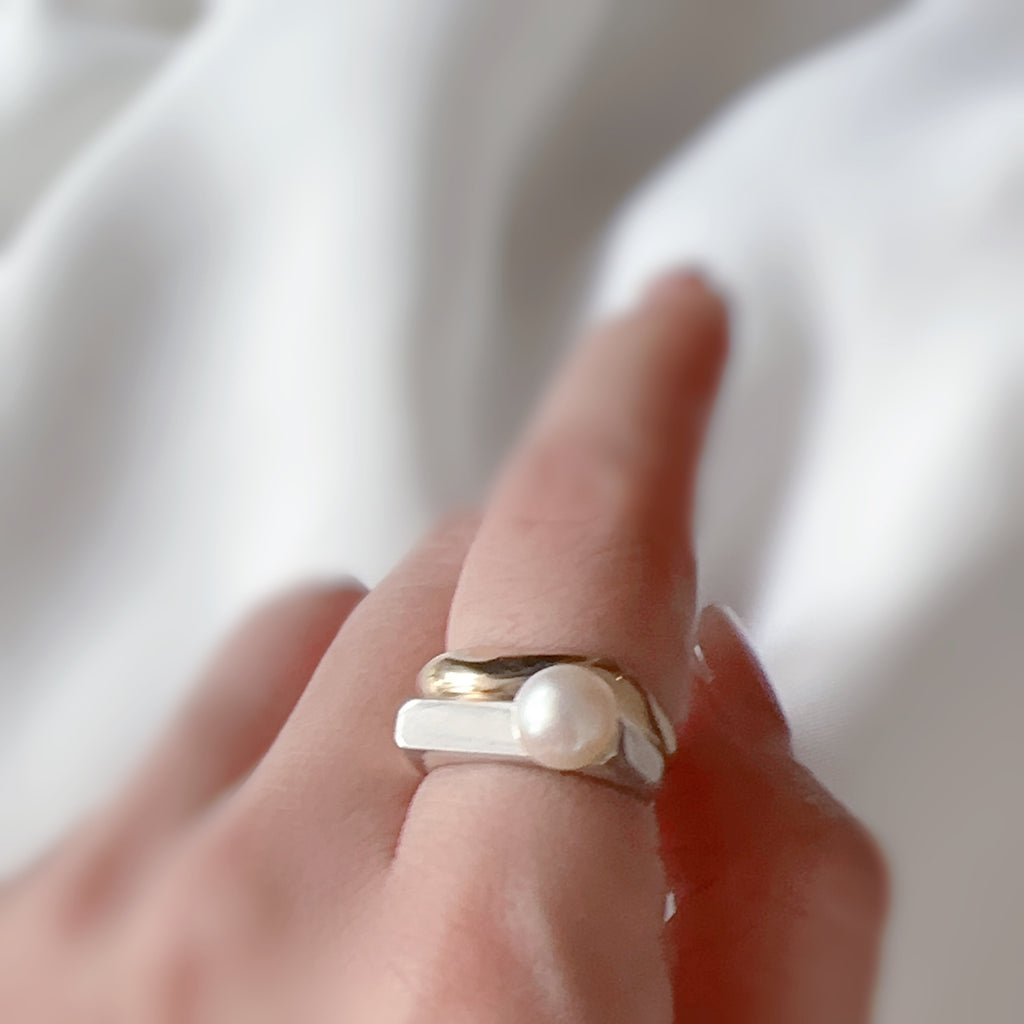 Flat octagon pearl ring