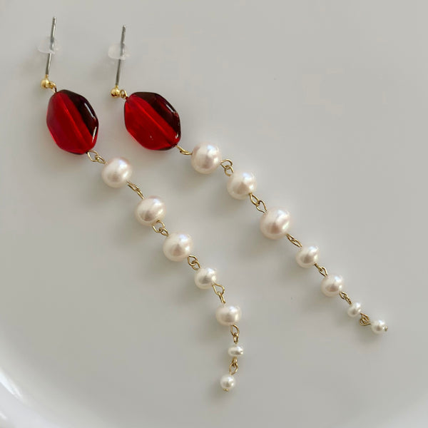 Pearl gradation long earrings, winered orange