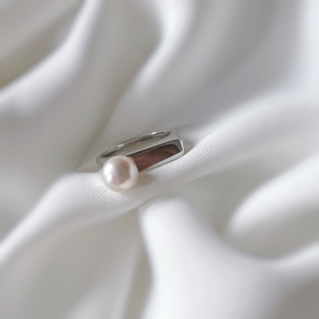 Flat octagon pearl ring