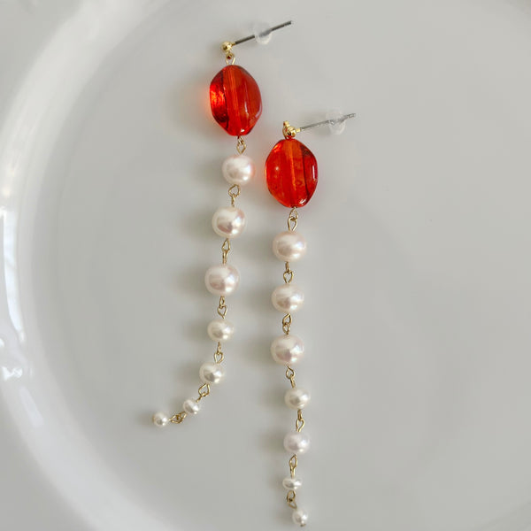 Pearl gradation long earrings, winered orange