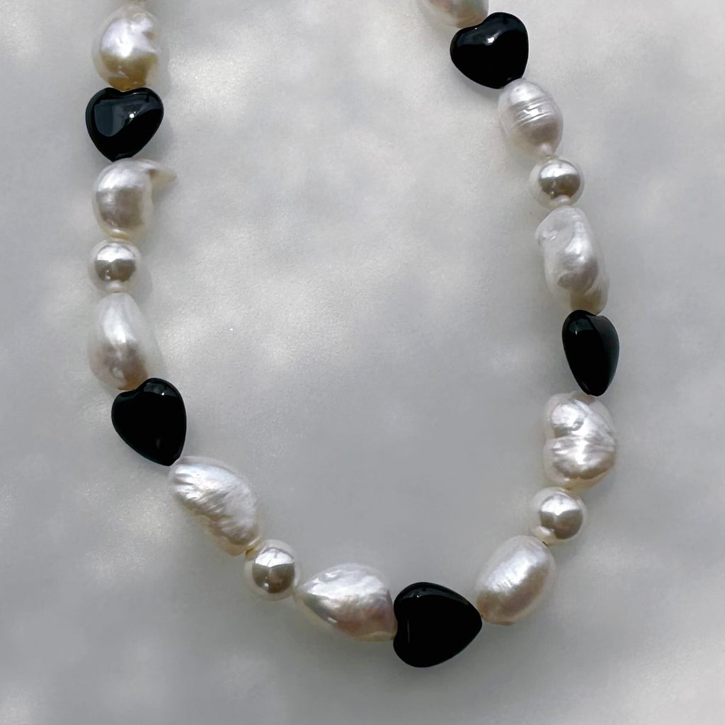 "anemone アネモネ" バロックパール　オニキス　スマホストラップ - hikari pearl.