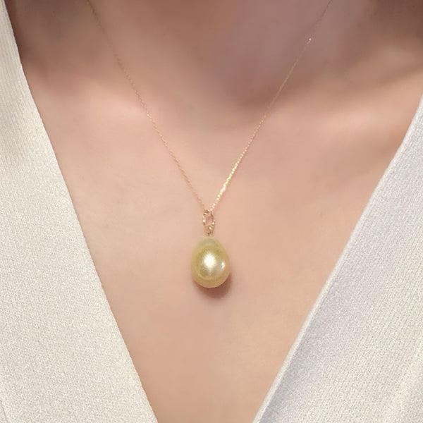 One-of-a-kind South Sea pearl gold 12.6mm pendant top necklace