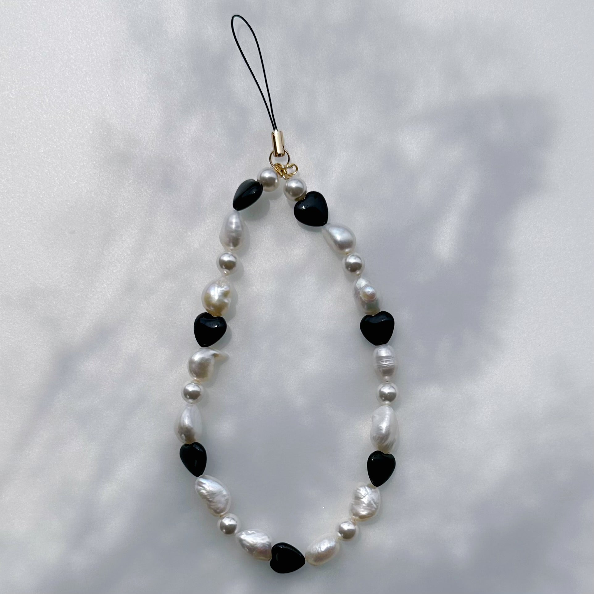 "anemone アネモネ" バロックパール　オニキス　スマホストラップ - hikari pearl.