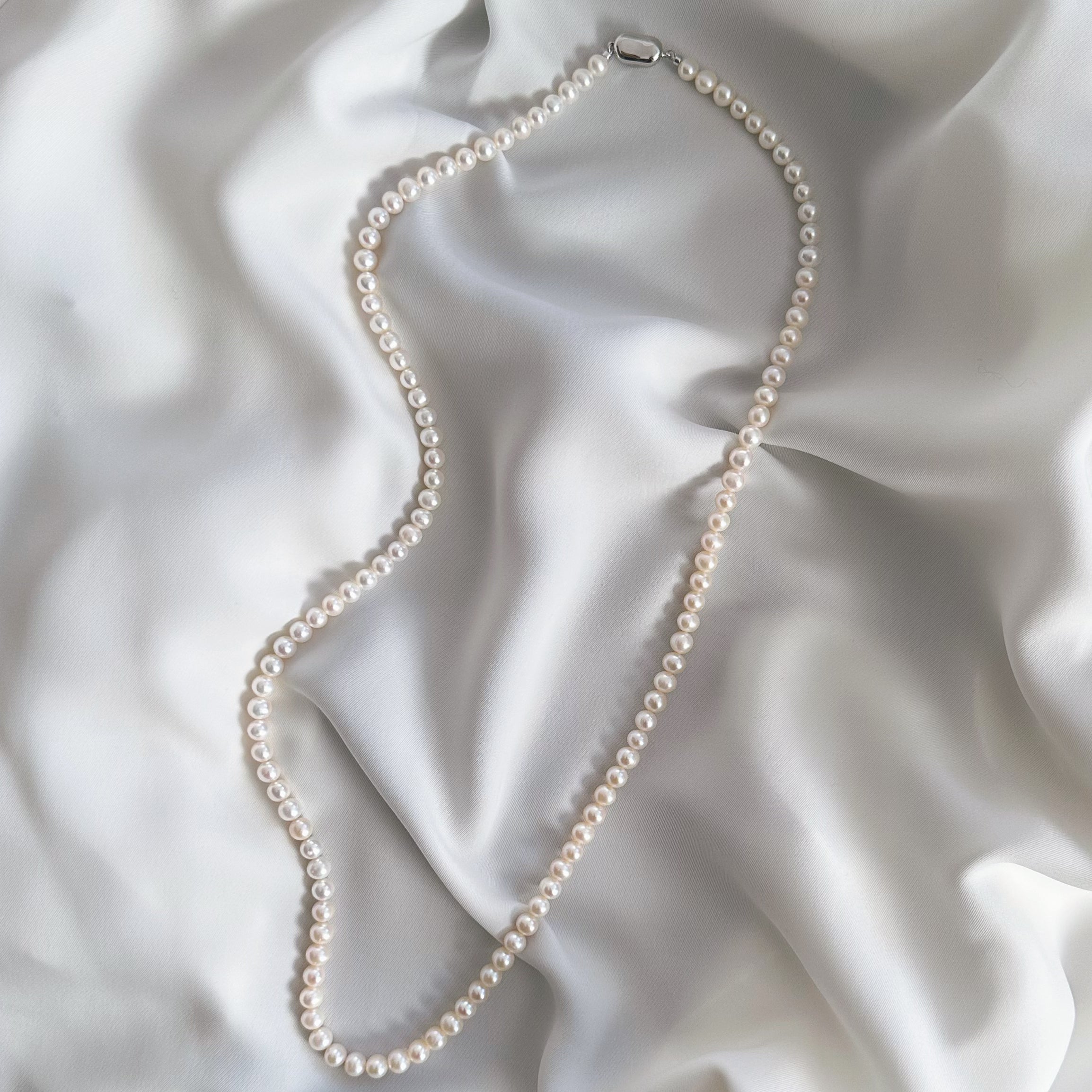 "Voile ヴォワール"  freshwater pearl long necklace - hikari pearl.