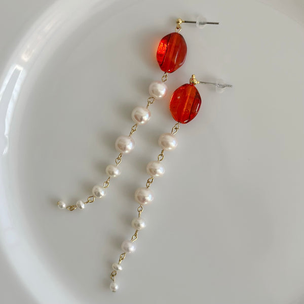 Pearl gradation long earrings, winered orange