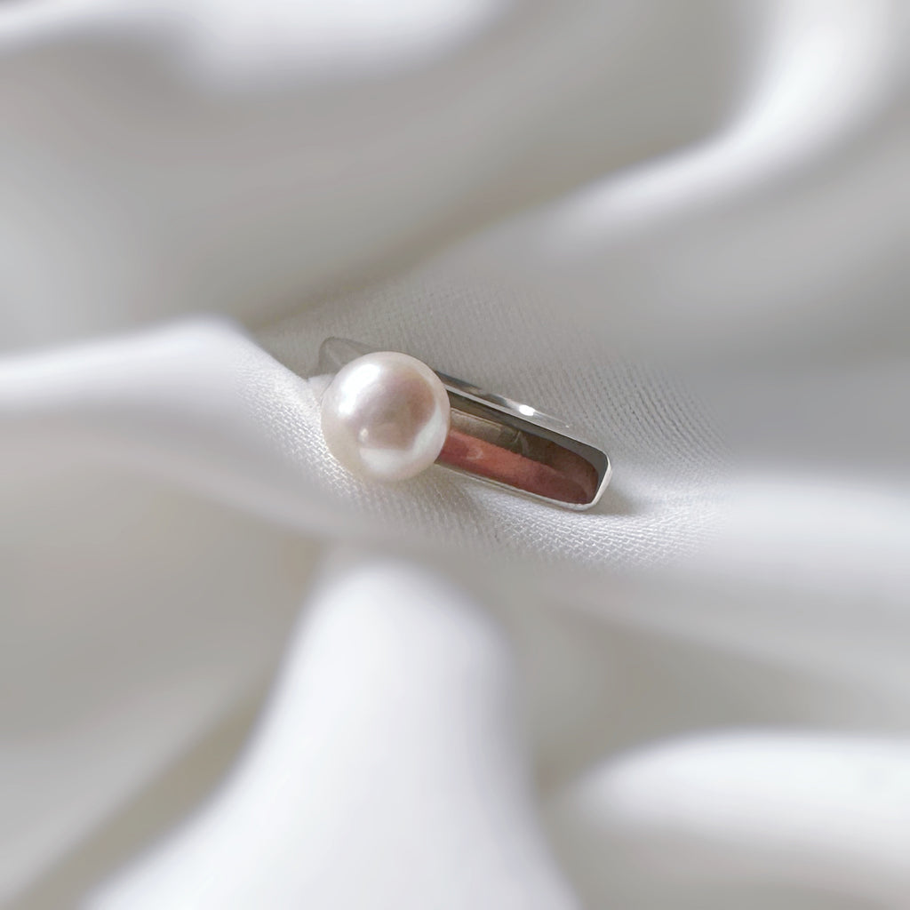 Flat octagon pearl ring