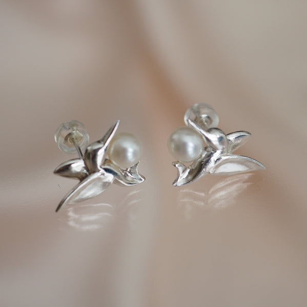 silver hummingbird  pearl ピアス - hikari pearl.