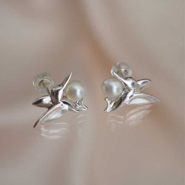 silver hummingbird  pearl ピアス - hikari pearl.
