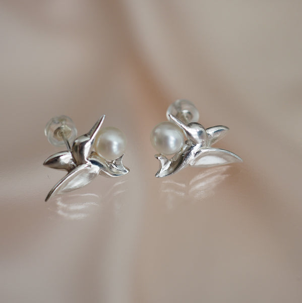 silver hummingbird  pearl ピアス - hikari pearl.